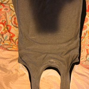 2 tee shirts 4 tanks size sm/med